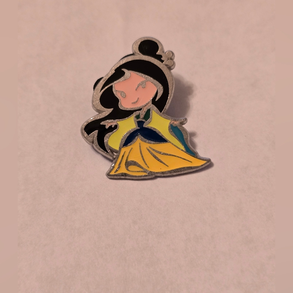 Disney Pin 119519 – Mulan Cuties Stylized Princess (Mystery Series)